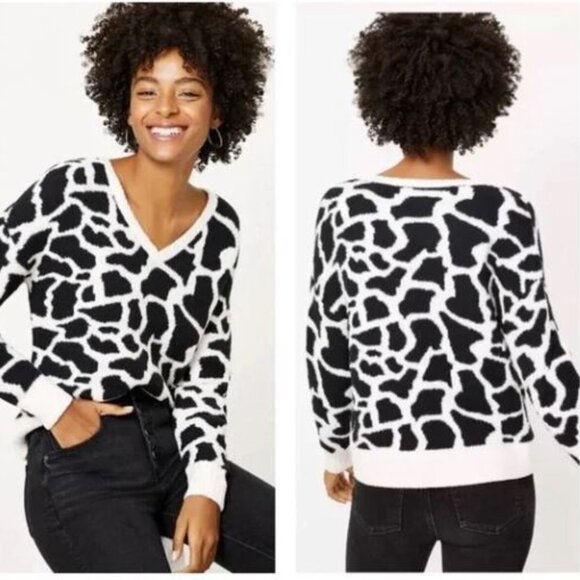 NWOT Ann Taylor LOFT Animal Print V-Neck Long Sleeve Fleece Sweater Size M - Picture 3 of 10